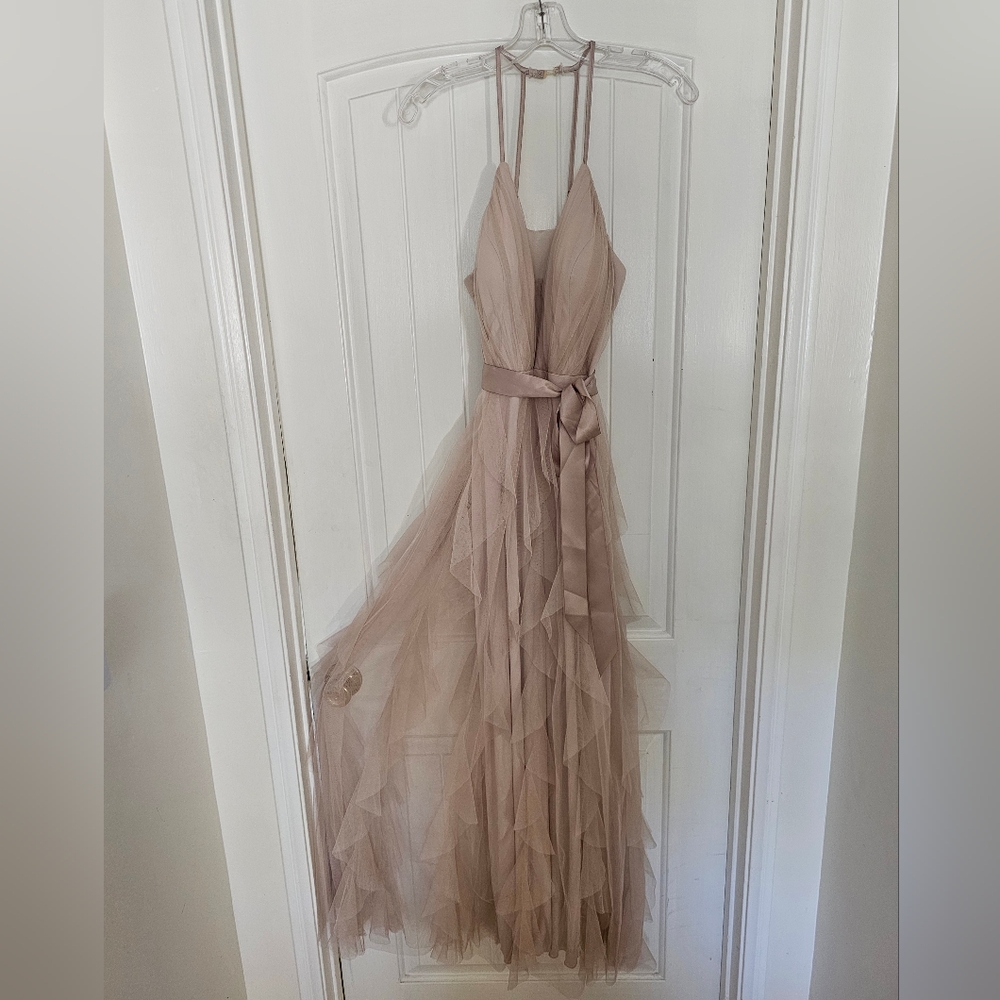Beautiful Women's formal dress size 9/10